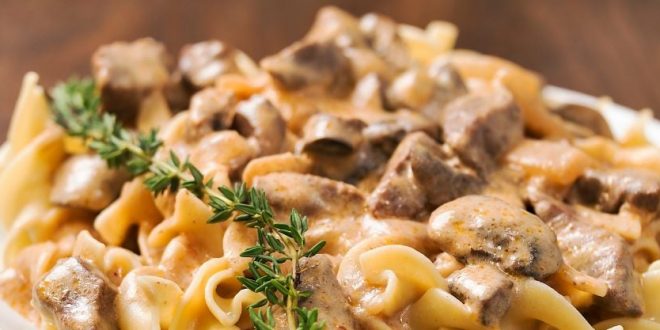 Resep Stroganoff Daging Sapi Krim Satu Panci yang Luar Biasa Ini Penuh Rasa: Hidangan Musim Dingin yang Sempurna